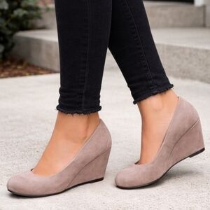 CL By Laundry NEW Nima Modern Minimalist Nuetral Wedge Pumps 9M